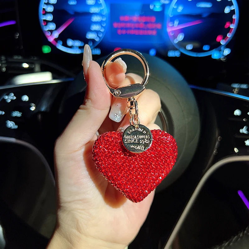 Creative diamond studded heart-shaped keychain, fashionable peach heart car keychain, exquisite bag pendant, decorative gift