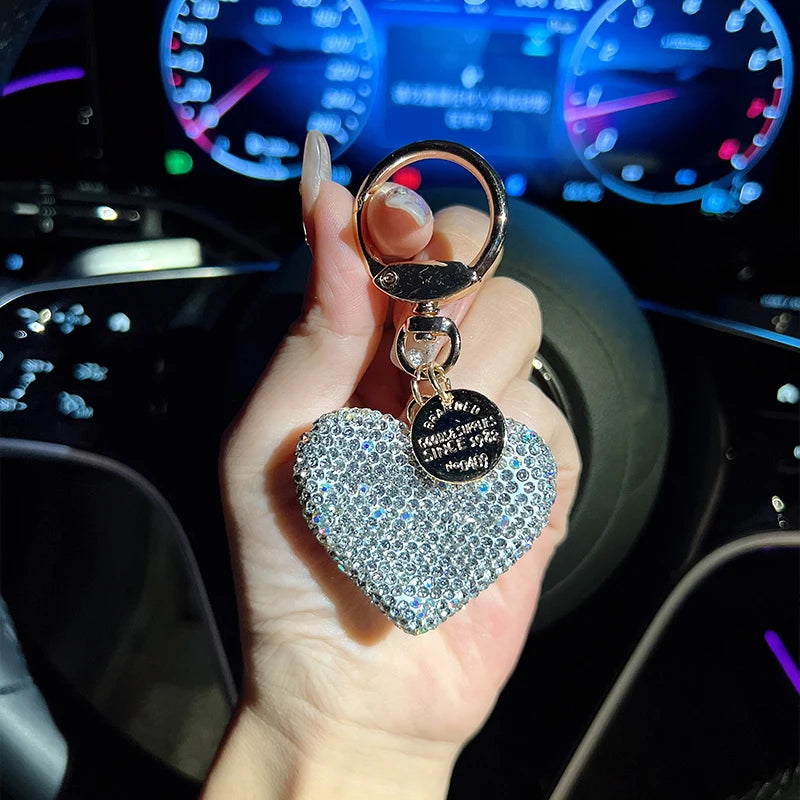 Creative diamond studded heart-shaped keychain, fashionable peach heart car keychain, exquisite bag pendant, decorative gift
