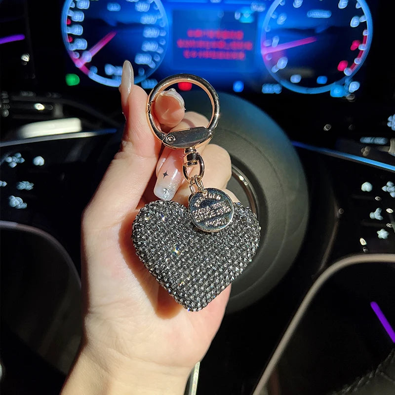 Creative diamond studded heart-shaped keychain, fashionable peach heart car keychain, exquisite bag pendant, decorative gift